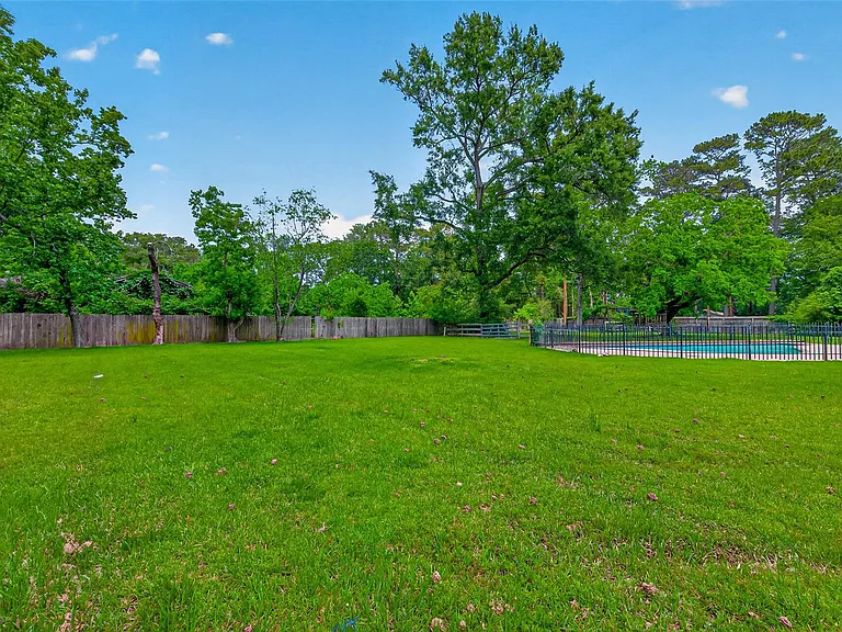 1701 Mistletoe Ln — Photo 31