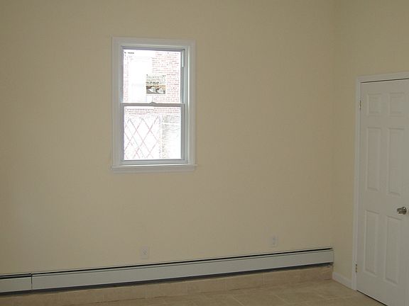 3rd image of 773 Whitehall Pl