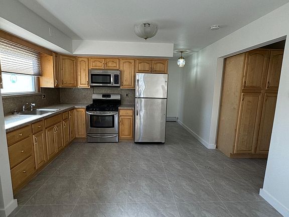 2nd image of 76 Austin Ave Floor 1