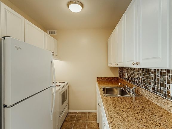 5th image of 4110 North Ave