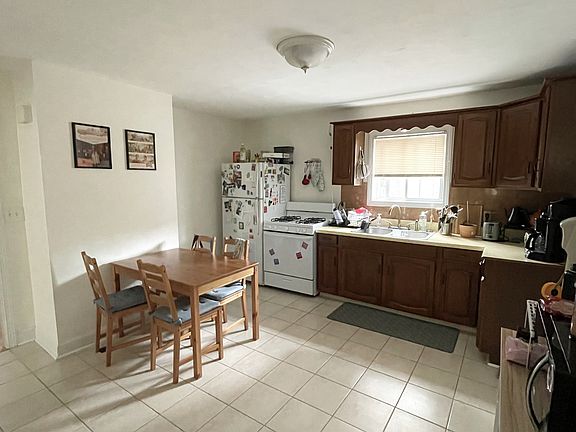 4th image of 28 Trenton St #1
