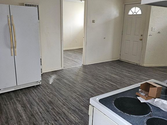 2nd image of 2340 Elm St #1/2