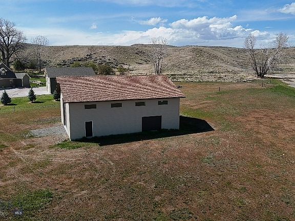 2nd image of 14 Bridle Trails Dr