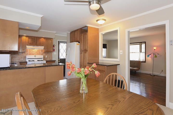 2nd image of 433 Harnell Ave
