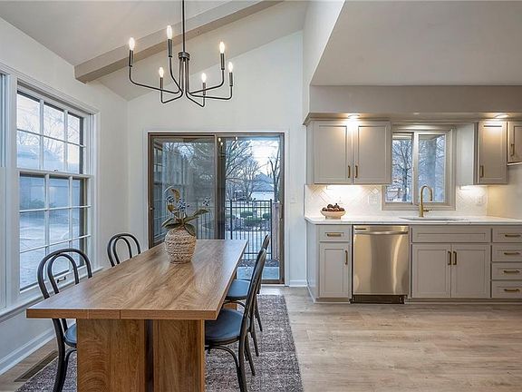 4th image of 12891 Cambridge Ct