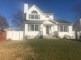 111 Dahlia Dr, Mastic Beach, NY 11951