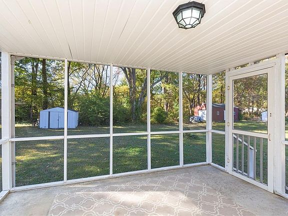 5th image of 9704 Laurel Pine Dr
