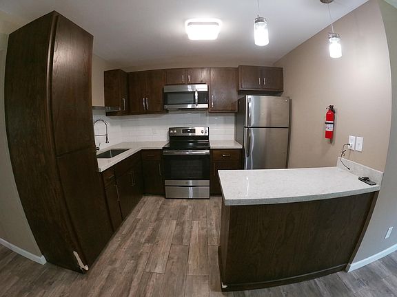 5th image of 410 N Main St #104