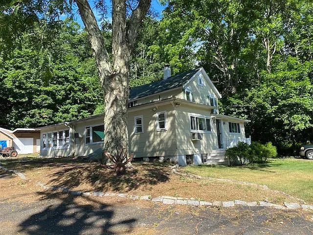 72 N Country Rd — Photo 1