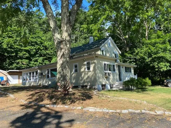 72 N Country Rd, East Setauket, NY 11733