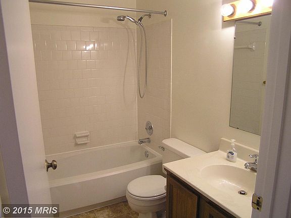 4th image of 5209 Martinique Ln