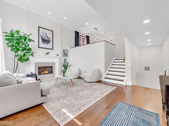 2nd image of 1718 W Superior St APT 1W