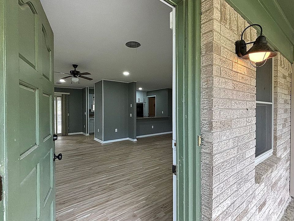 1st image of 904 Meadow Ln