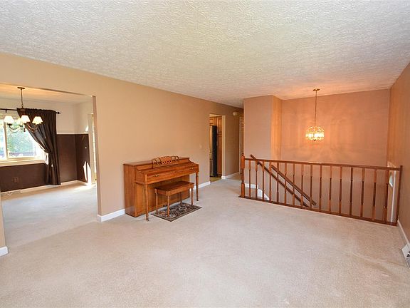 2nd image of 3052 Parkdale Ct