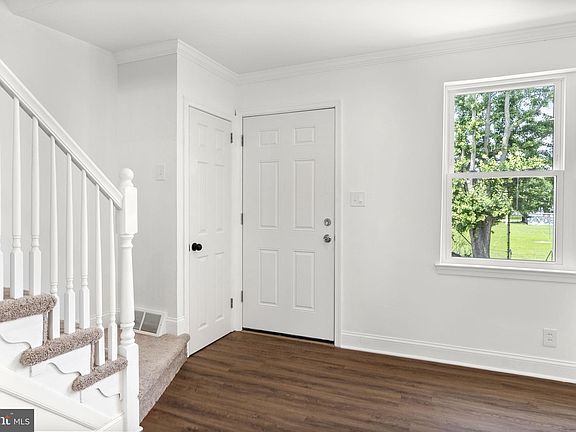3rd image of 5021 Loretto Ave