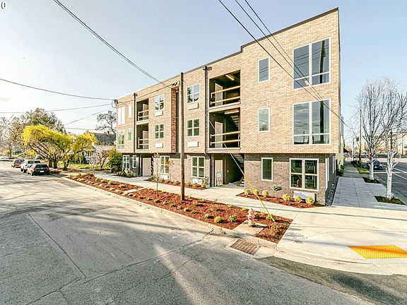 2nd image of 1505 N Humboldt St #2D