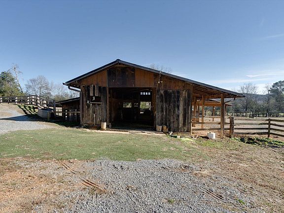 33rd image of 200 Reavley Rd