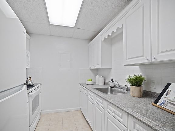 4th image of 50-56 Broadlawn Park APT 414