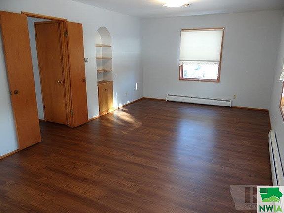 4th image of 601 N Lynn Dr