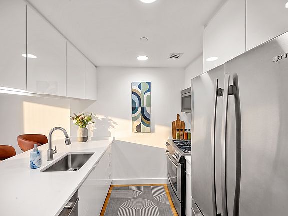 3rd image of 1113 York Ave APT 26A