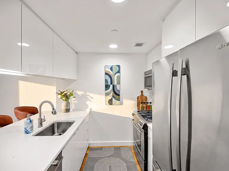 1113 York Ave #26A — Photo 3