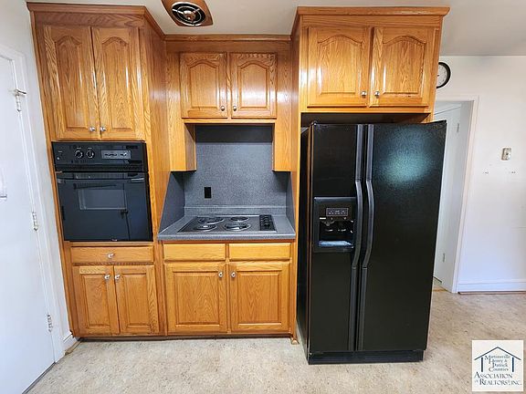 3rd image of 215 Mason Ct