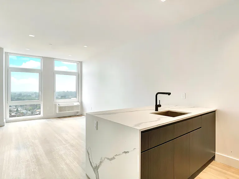 64 Centre Ave — Photo 50