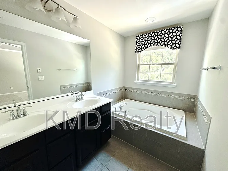 1935 Fleetwood Dr — Photo 14
