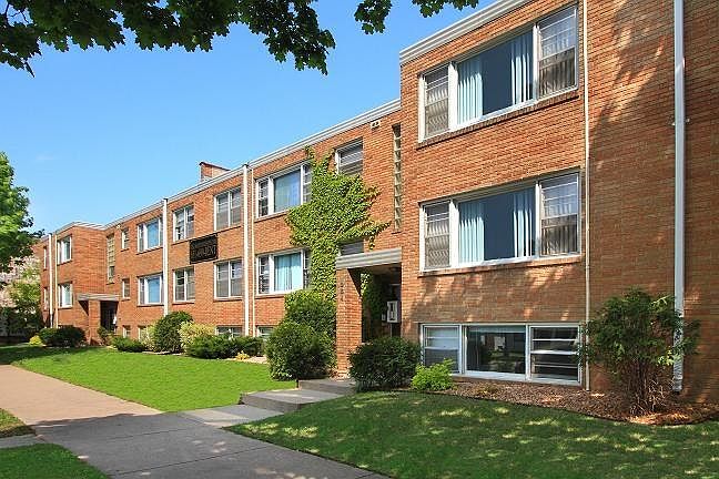 1st image of 384 Snelling Ave S