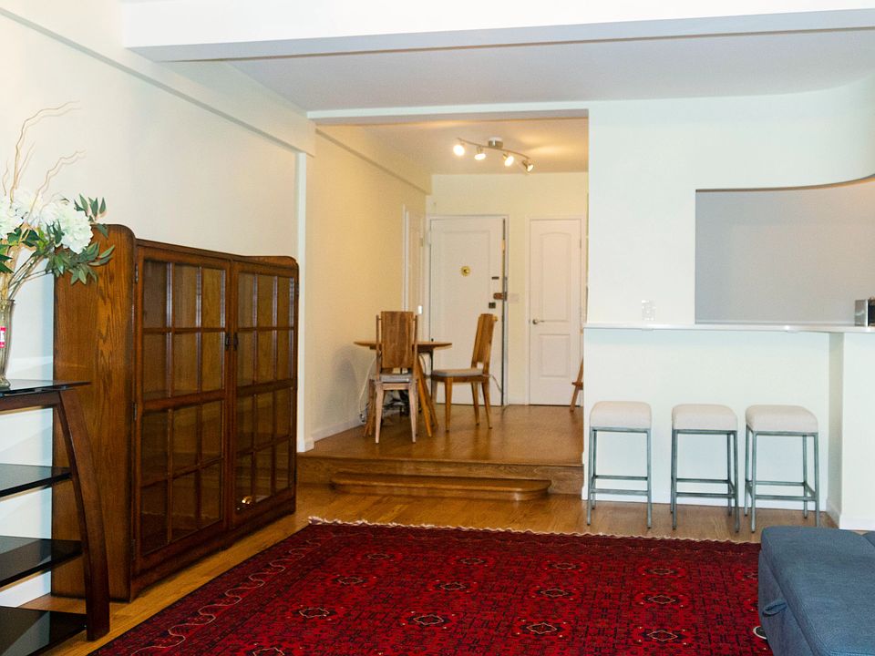 1st image of 72 Park Ter W APT E25
