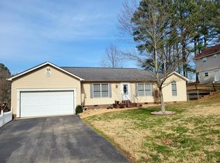 1206 E Blythe St, Paris, TN 38242