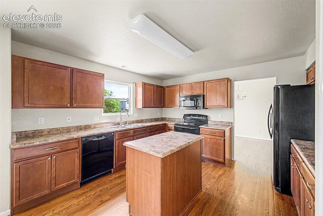 4 bed, 3.5 bath, 2963 sqft, $2,500 — Photo 3