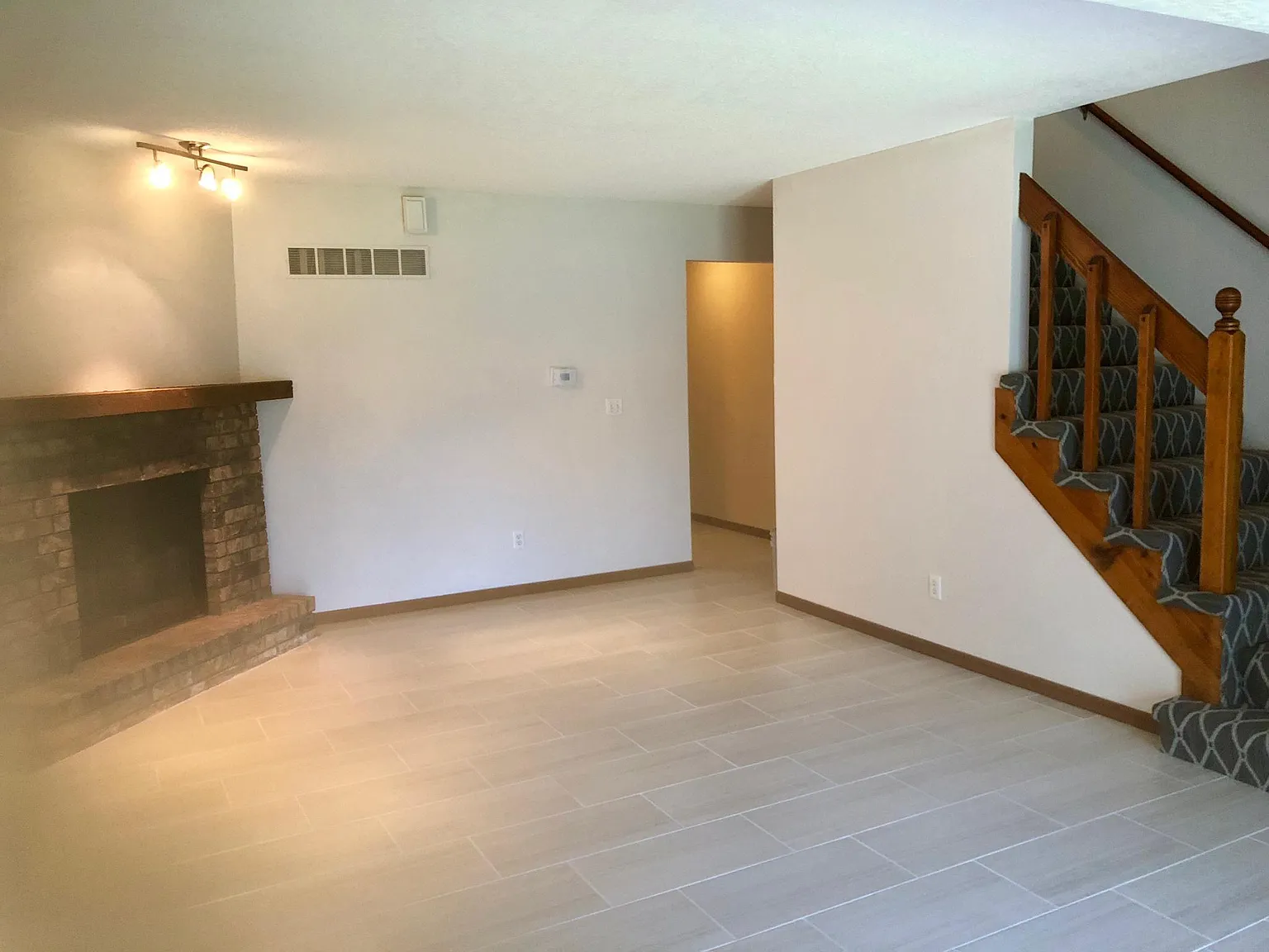 3 bed, 1.5 bath, $1,350 — Photo 3