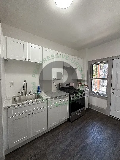 2002 Chesterland Ave #3 — Photo 11