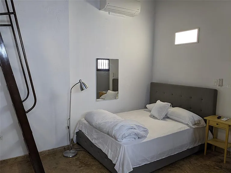 253 Luna #2-B — Photo 14