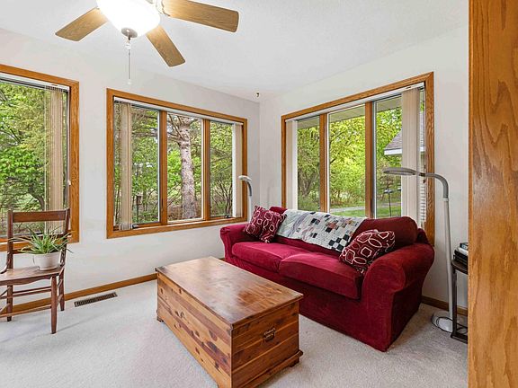 5th image of 2516 Woodridge Ln