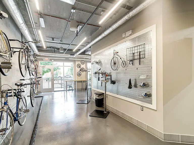 Hop right on the paths with our on-site commuter-friendly bicycle tuning resources.