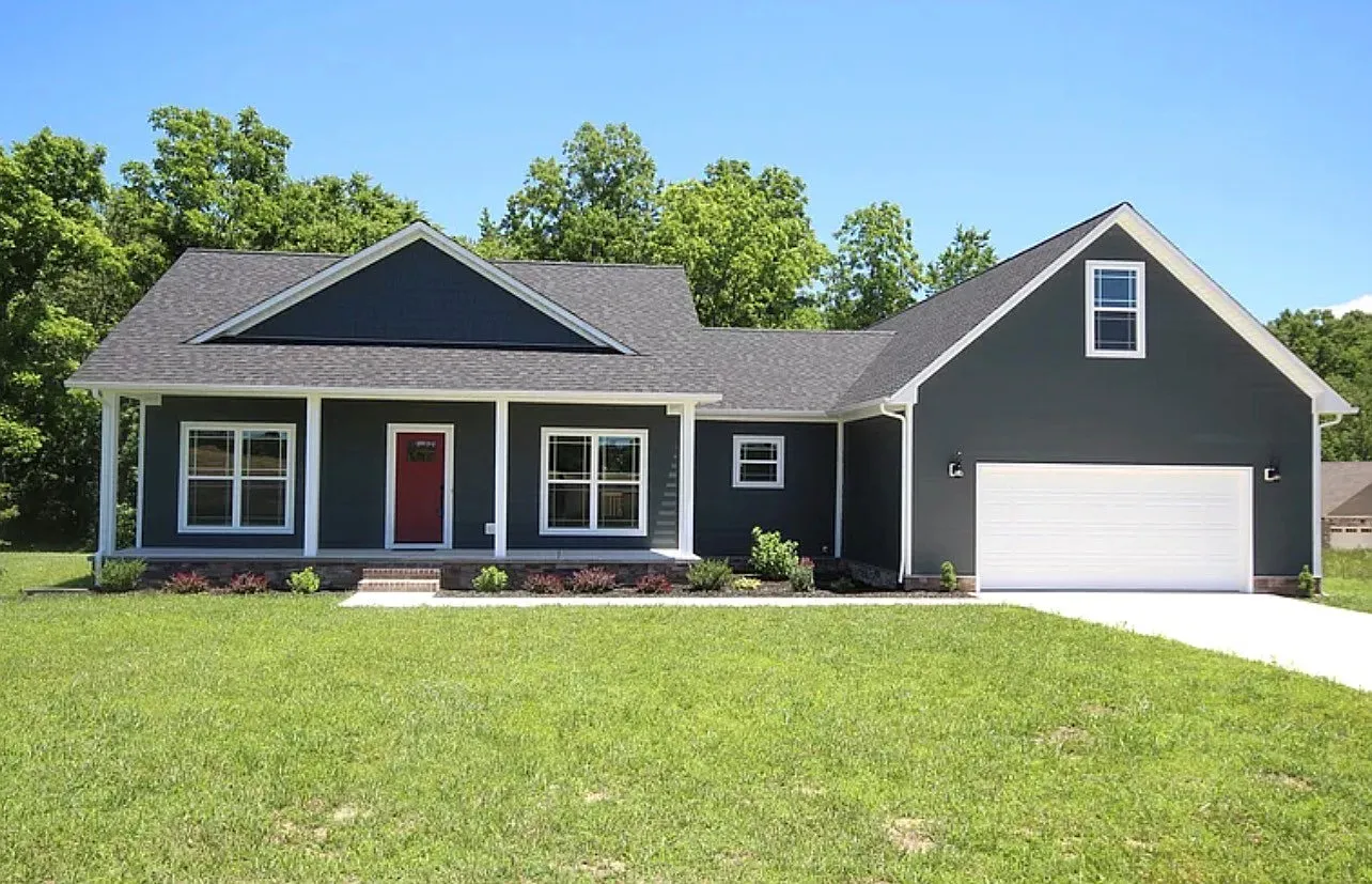 3 bed, 2168 sqft, $2,400 — Photo 1