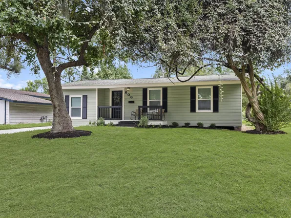 606 Winding Way St, Lake Jackson, TX 77566