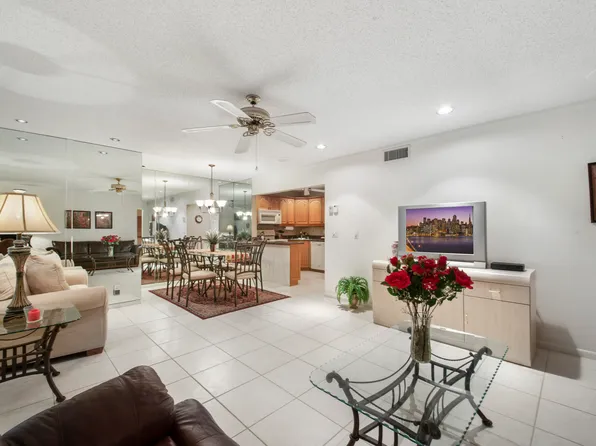 417 Pine Glen Ln APT D-2, Greenacres, FL 33463