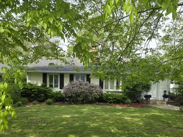 730 Skyline Dr, Barrington, IL 60010