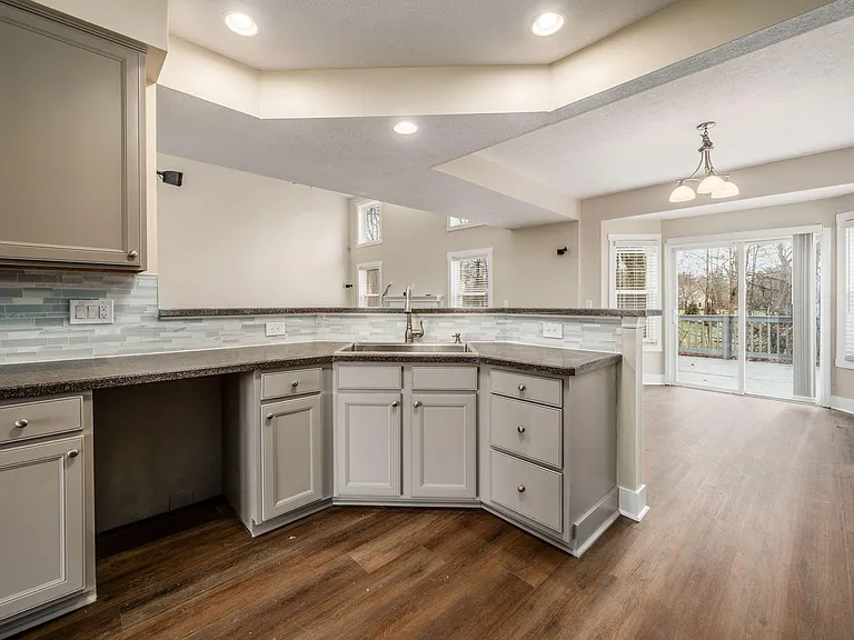 7302 Claddaugh Ln — Photo 16
