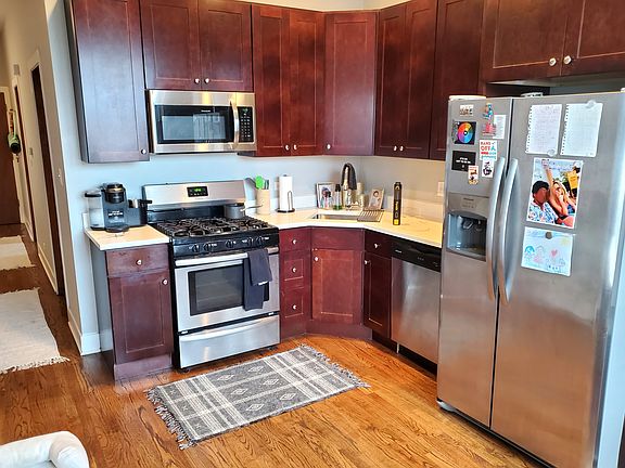5th image of 816 N Leavitt St APT 3R