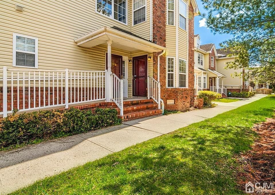 1st image of 298 Pinelli Dr