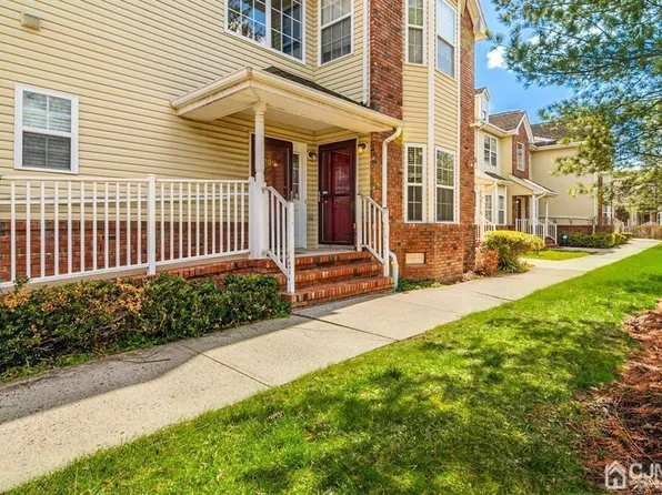 298 Pinelli Dr, Piscataway, NJ 08854