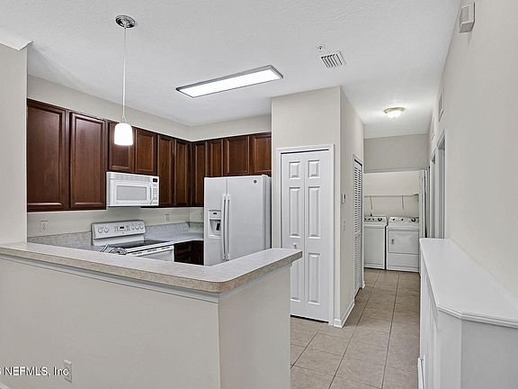 5th image of 3904 VIA DI OLIVIA Court #40