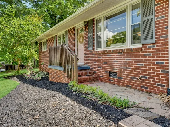 515 Wayside Cir, Seneca, SC 29678