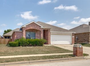 528 Cranbrook Dr, Fort Worth, TX 76131