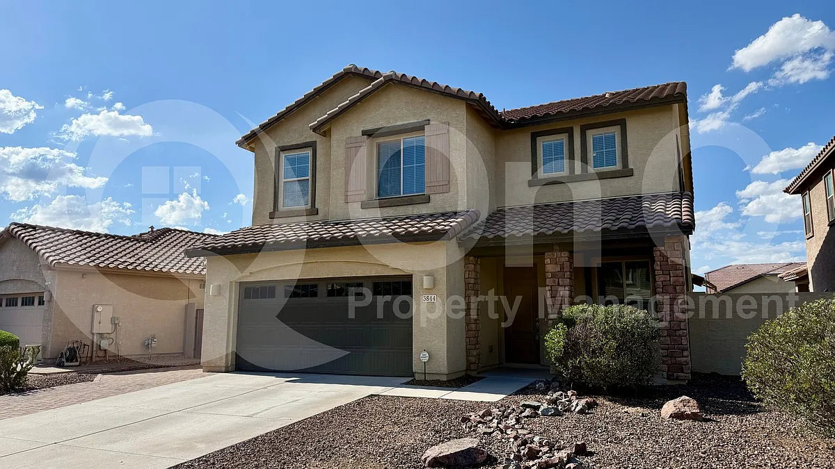 5 bed, 3.0 bath, 2579 sqft, $3,000 — Photo 2