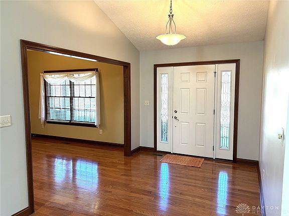 3rd image of 500 Arlington Woods Dr